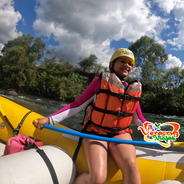 Rafting En Los Rápidos Del Río Pescados Jalcomulco Veracruz